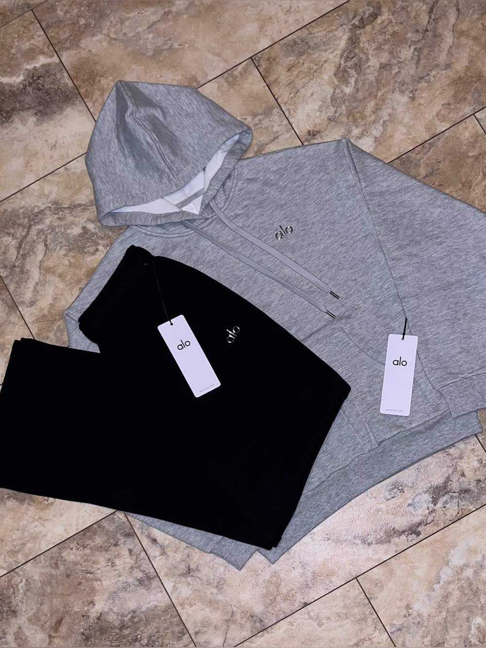 Alo Yoga Accolade Hoodie & Straight Leg Sweatpants Set Black/Grey Size Medium